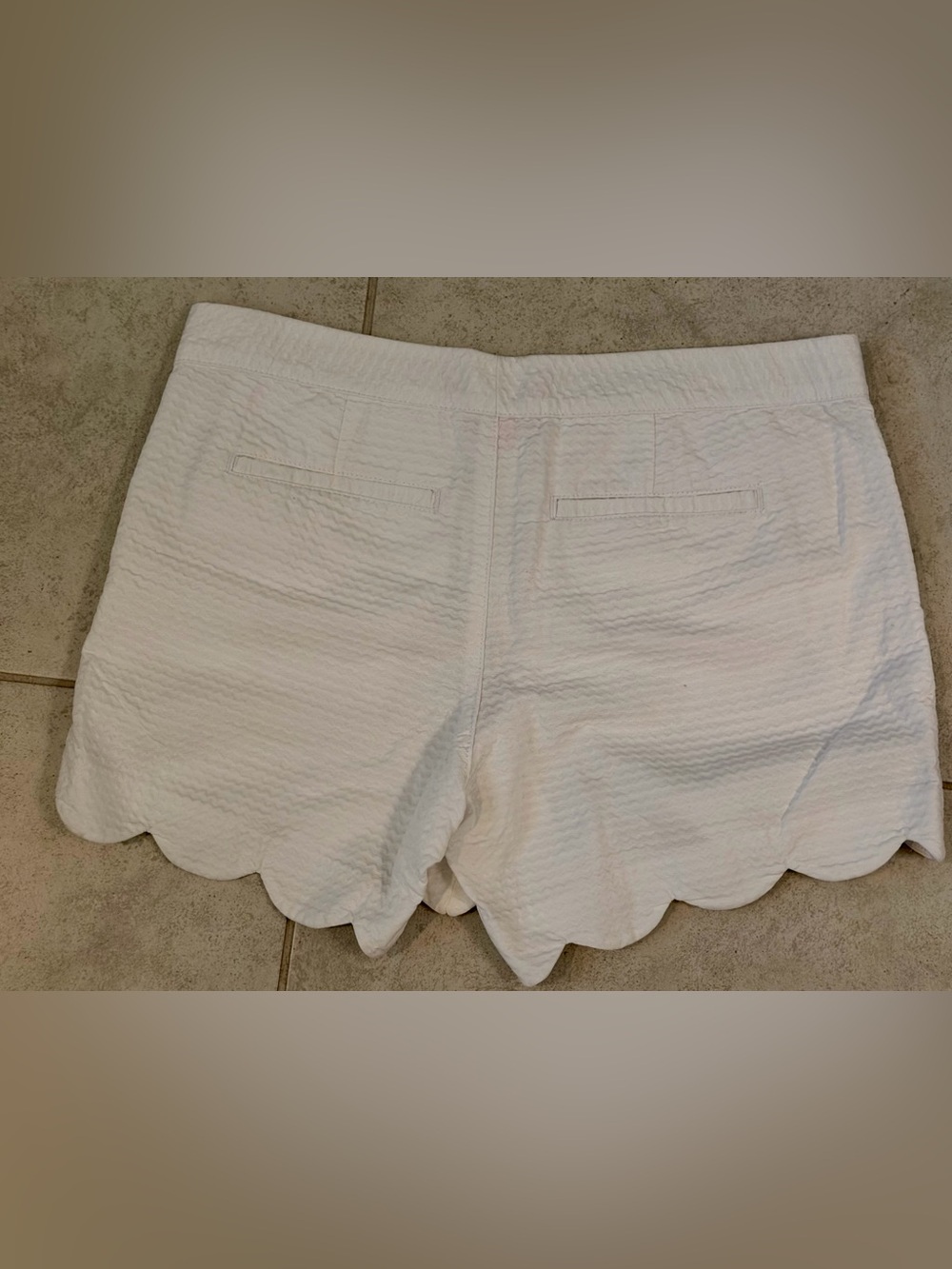Lilly Pulitzer Buttercup White Scallop Hem Shorts SZ 6 - Picture 3 of 4